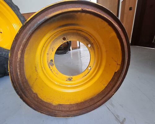 Disky 16/70-20 (400/70-20) (5 nebo 8 děr) - případně i s radiálníma pneu
