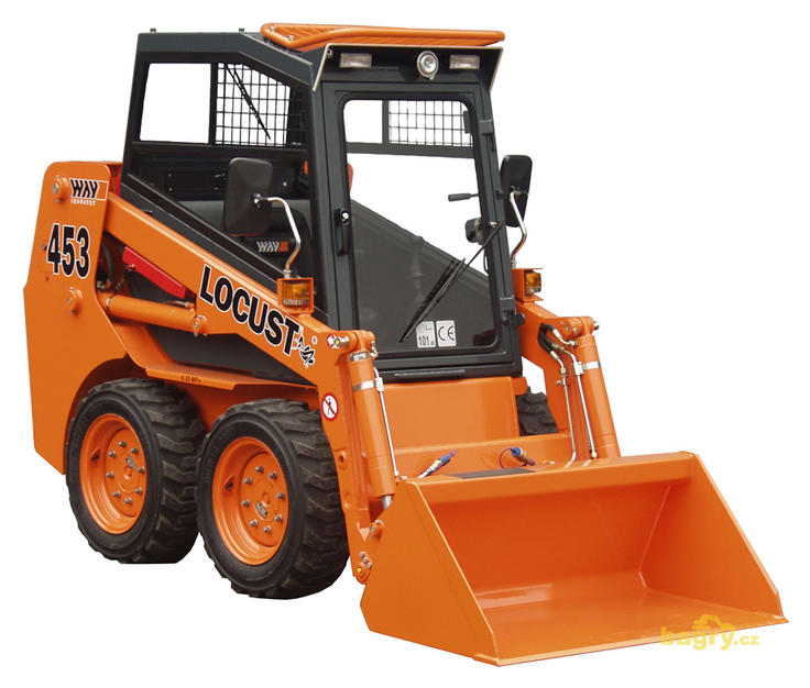 Šmykom riadený nakladač Locust L 453
