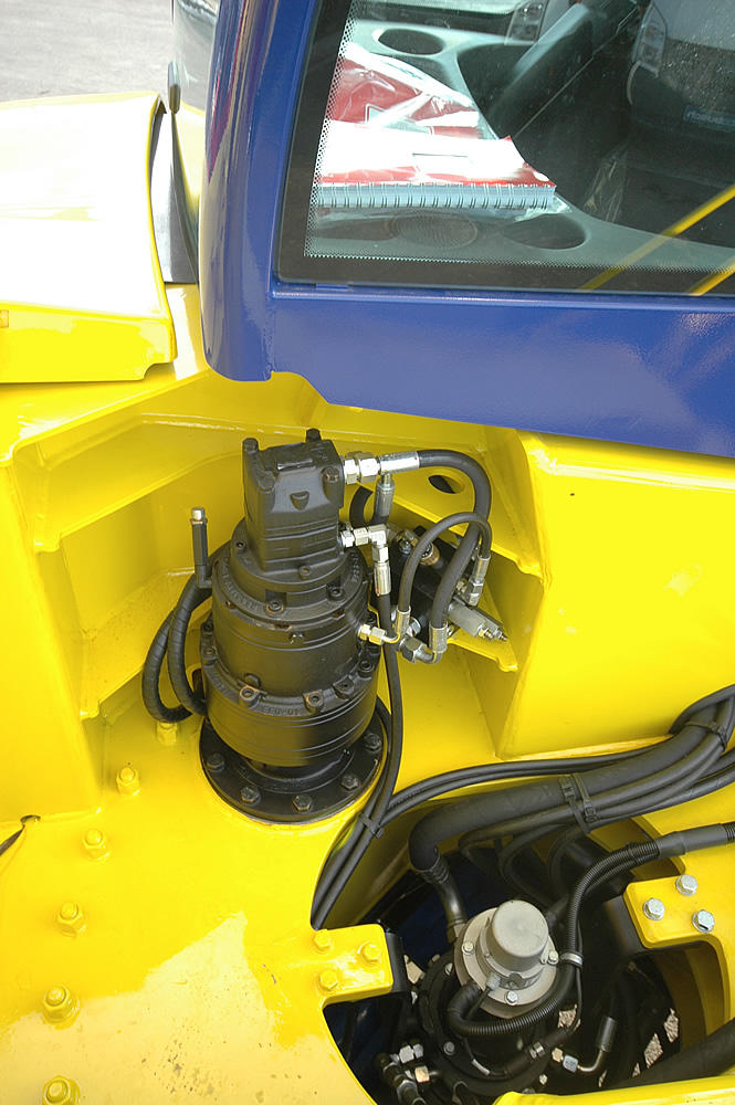 Hydromotor otoče a hydraulický a elektrický převaděč