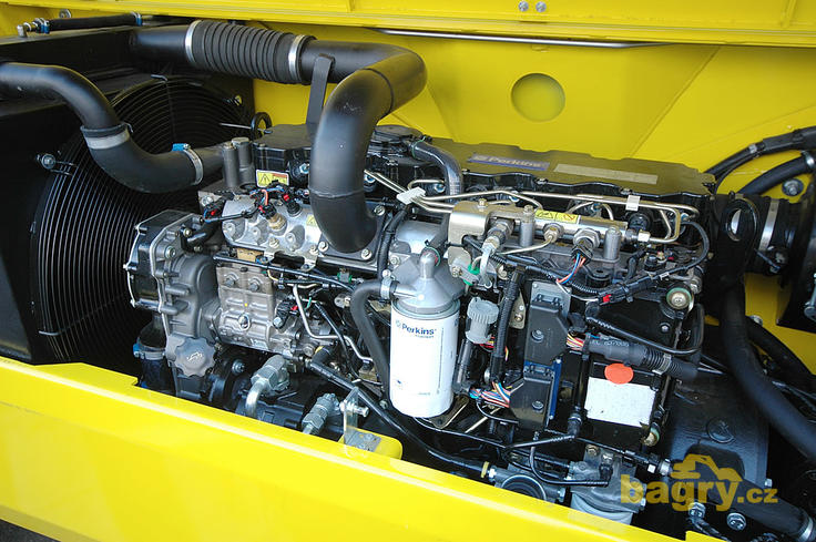 Podélně umístěný motor Perkins 1106DE66TA
