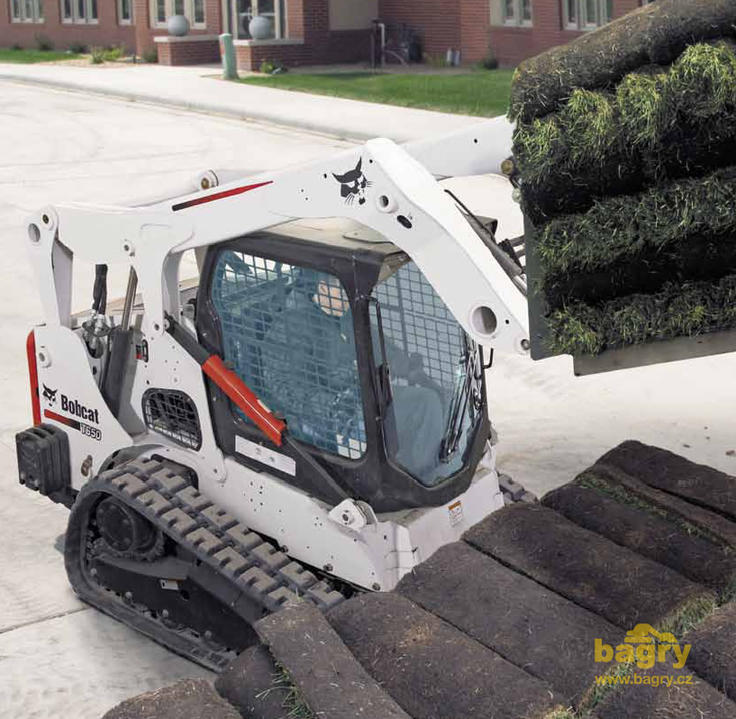 Pásový smykem řízený nakladač Bobcat T650