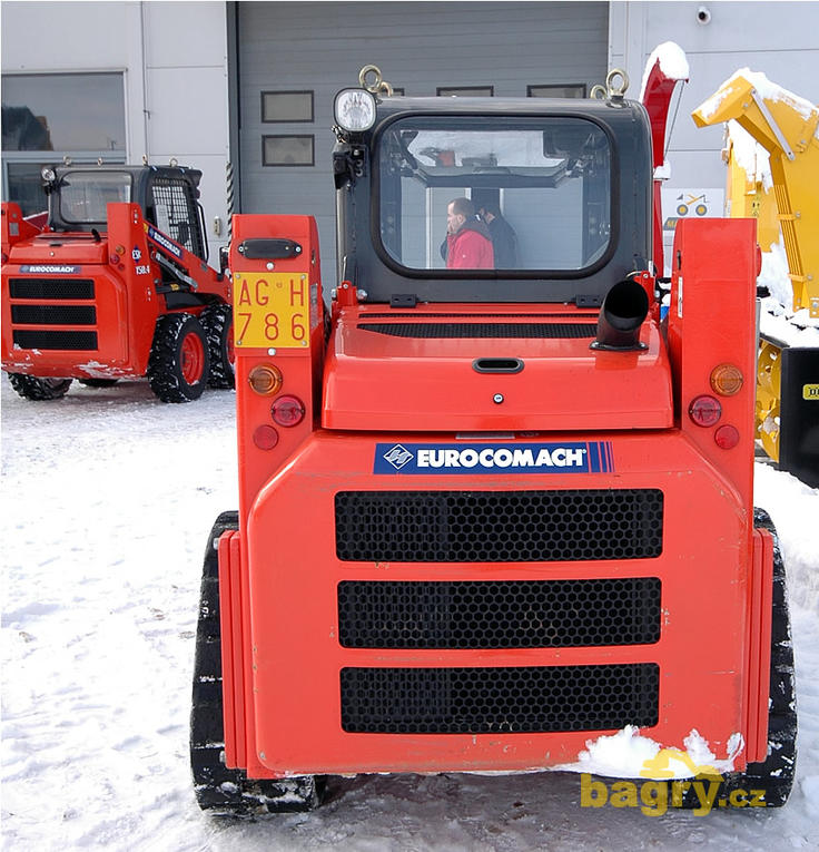 Eurocomach ETL 160.4 - vytříbený italský design je nejvíce patrný na zádi