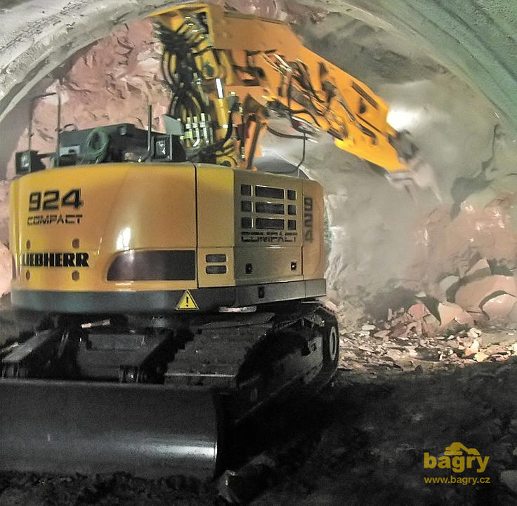 Pásové rypadlo Liebherr R 924 Compact Tunnel