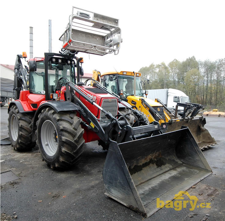 Srovnání s JCB 4CX