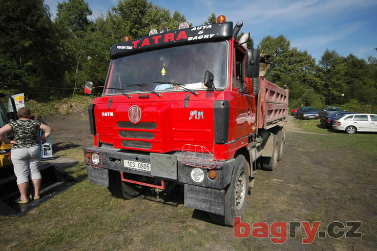 Tatra T-815 po efektním tuningu kapoty