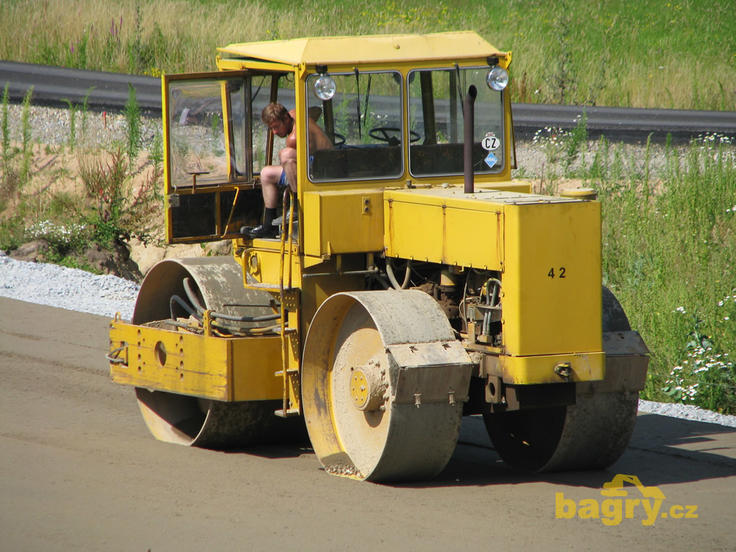 Vibrační válec Stavostroj VV 113