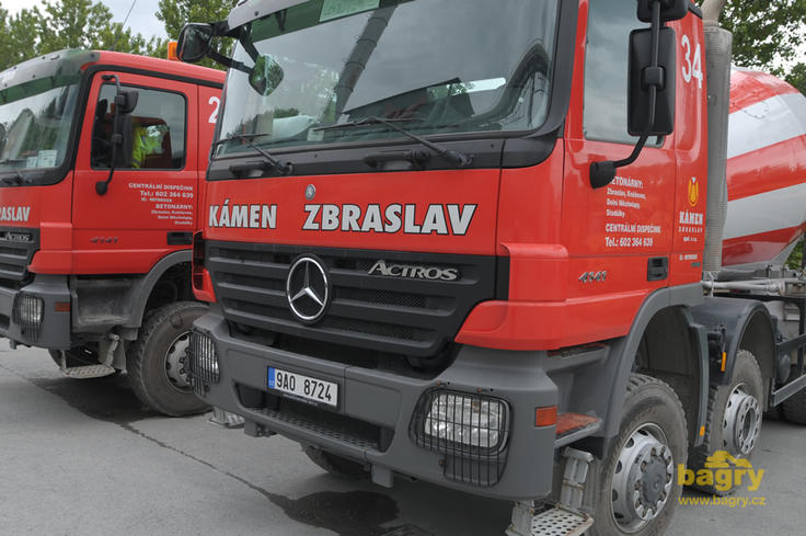 Nákladní vozidlo Mercedes-Benz Actros 4141 s domíchávačem betonu