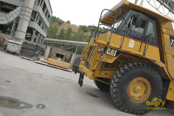 Pevný dempr Caterpillar 773E