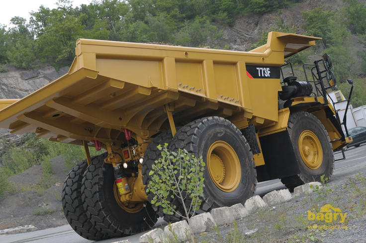 Pevný dempr Caterpillar 773F