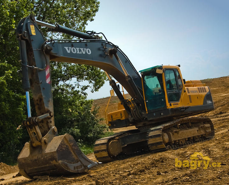 Pásové rypadlo Volvo EC 360B NLC - Skanska