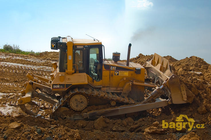 Pásový dozer Caterpillar D6M XL - Dostál