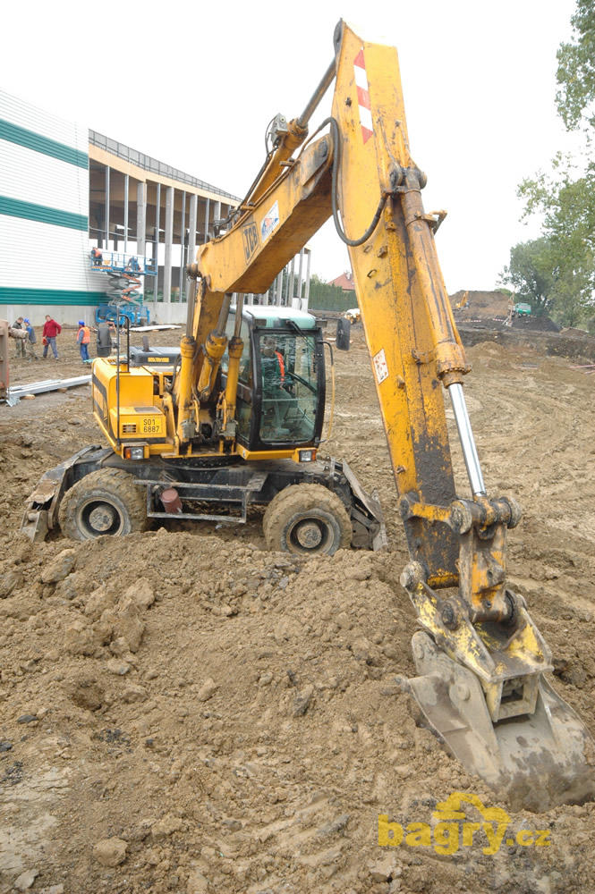 Kolové rypadlo JCB JS 160 W
