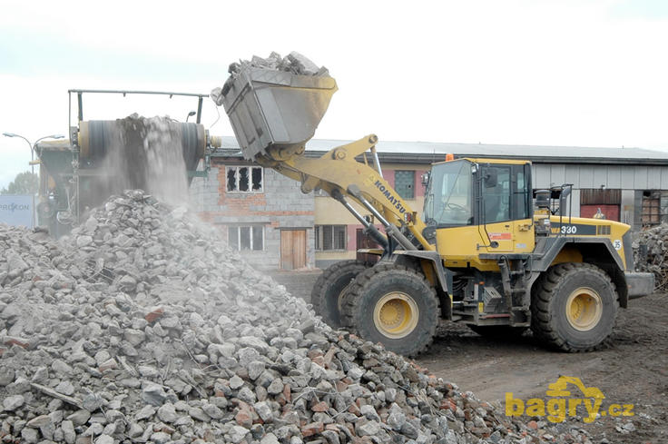 Kolový nakladač Komatsu WA 380