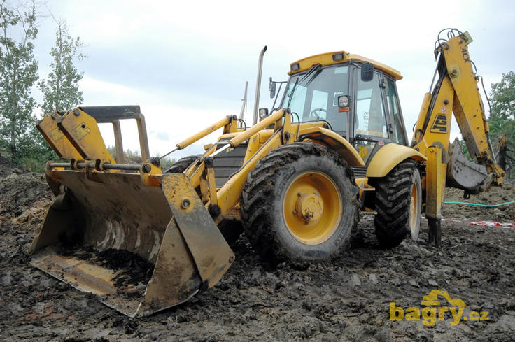Rypadlonakladač JCB 4CX SiteMaster firmy Miroslav Vavrečka