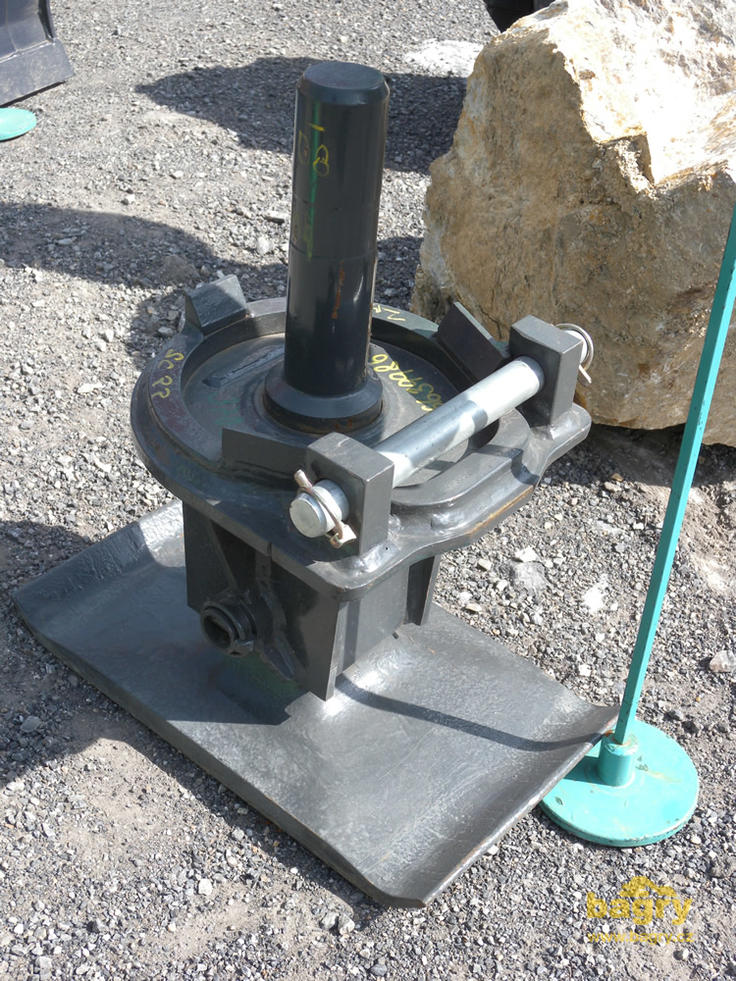 Hydraulické kladivo Montabert Silver Clip SC-22 - přídavná hutnicí deska