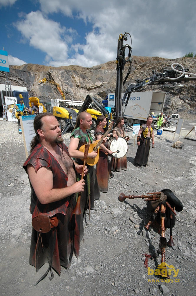 Irská hudba na českém stánku švédské firmy Atlas Copco
