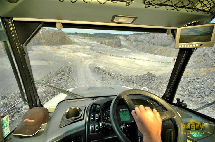 Kloubový dempr Terex TA 300 - za volantem