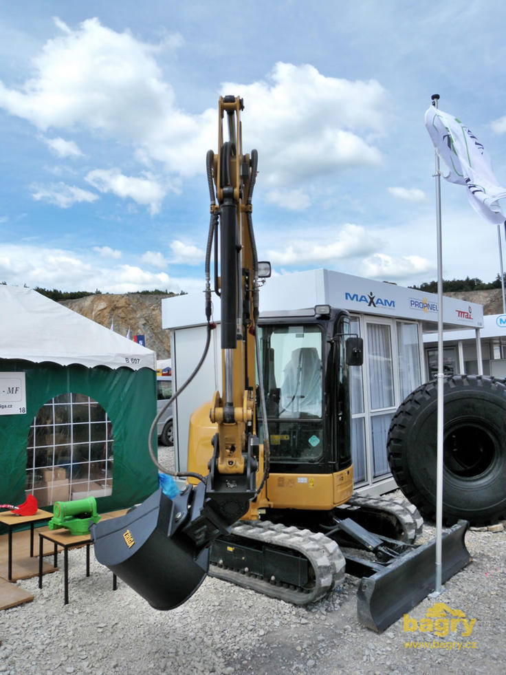 Pásové minirypadlo Caterpillar 304C CR s naklápěcí hlavou Triga 1000-2701