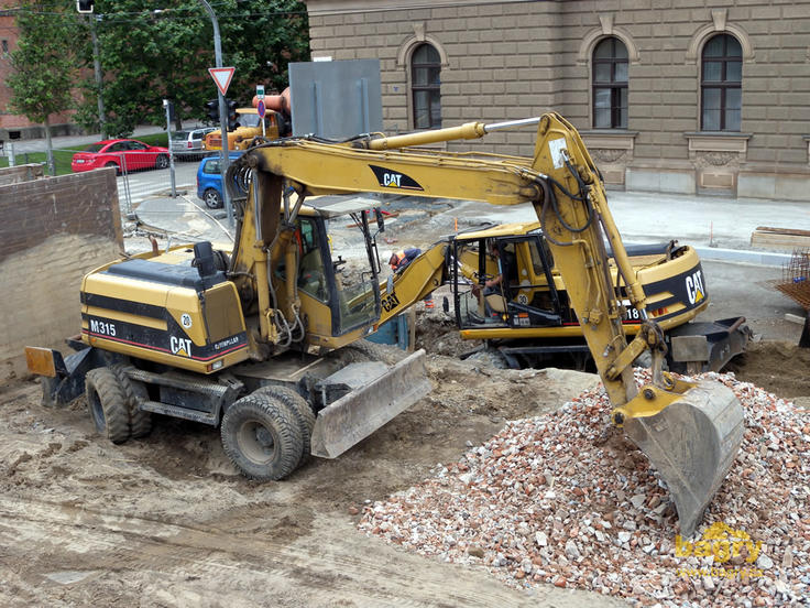 Kolová rypadla Caterpillar M 315 a M 318 firmy Aleš Malášek zemní práce