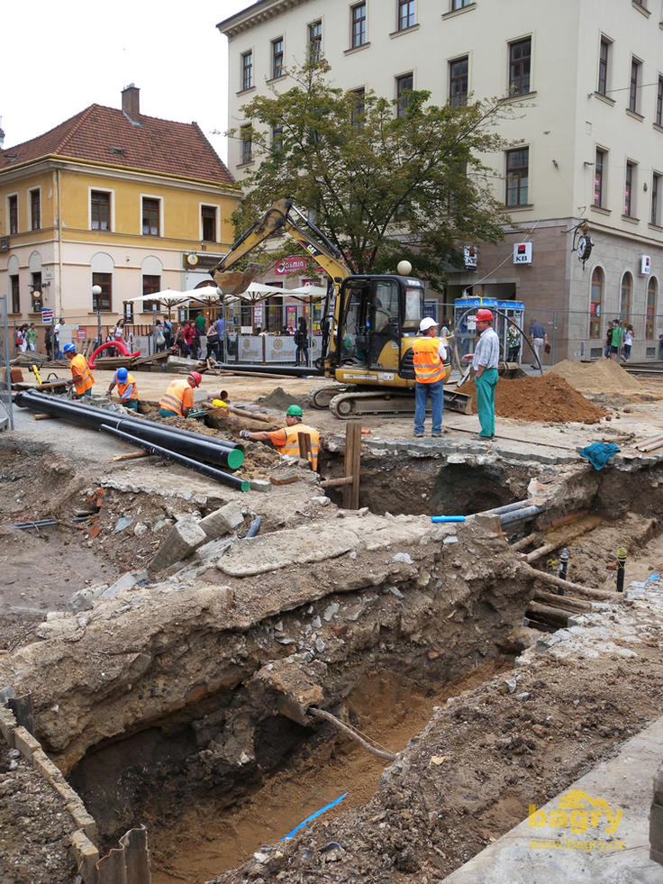 Pásové minirypadlo Caterpillar 303.5 firmy Dopravní stavby Brno