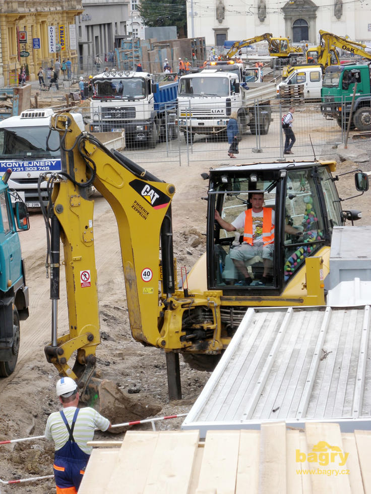 Rypadlonakladač Caterpillar 442E