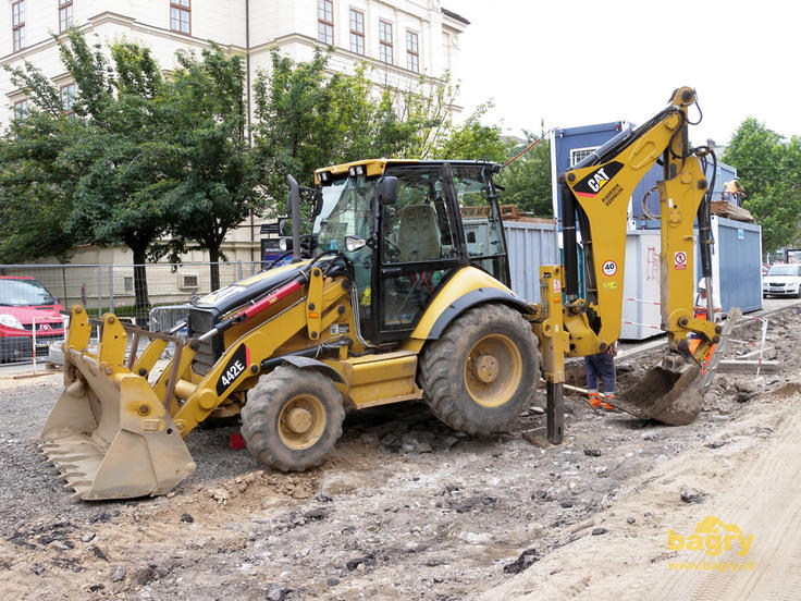 Rypadlonakladač Caterpillar 442E