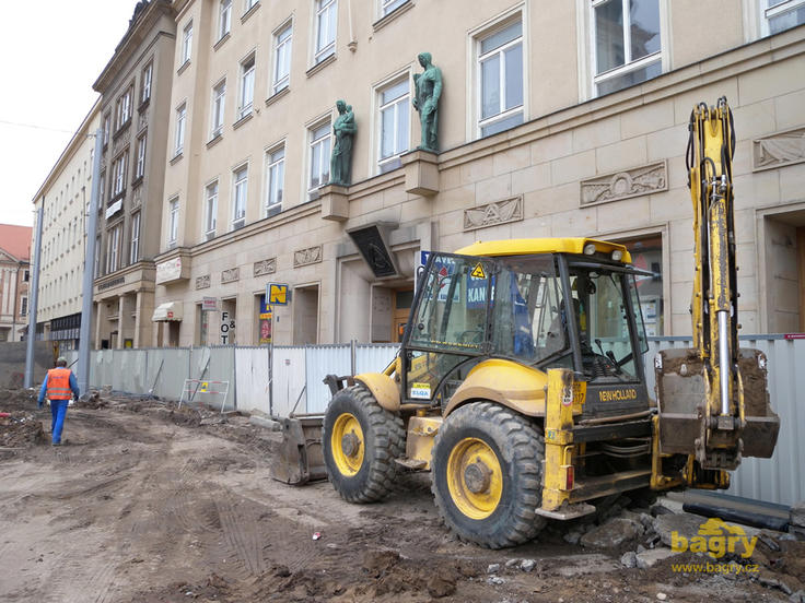 Rypadlonakladač New Holland LB115.B firmy Elqa
