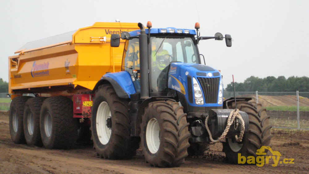Kolový traktor New Holland T8030 s demprem Veenhuis