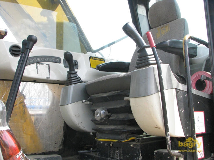 Kabina pásového rypadla JCB JS 260 XD