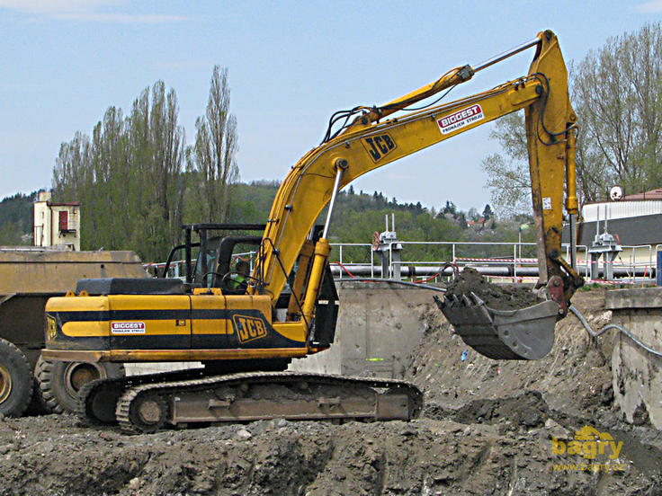 Pásové rypadlo JCB JS 260 XD