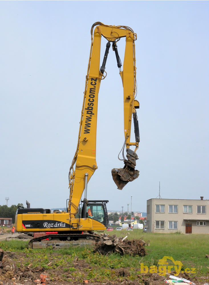 Demoliční rypadlo Caterpillar 345C L firmy PB SCOM