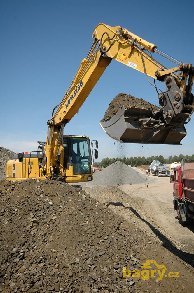 Kolové rypadlo Komatsu PW 180