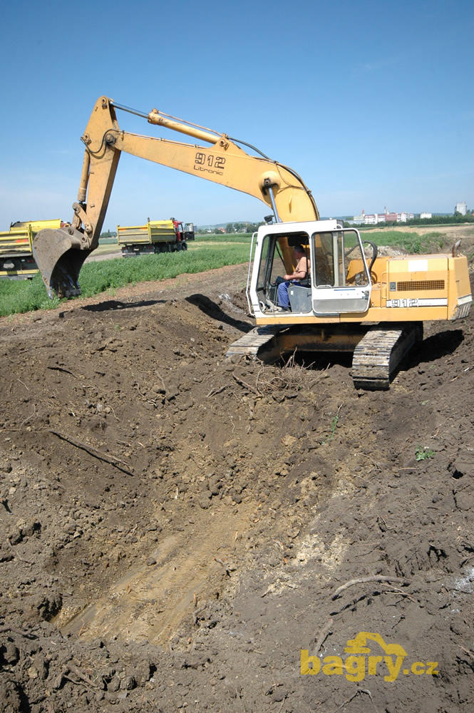 Pásové rypadlo Liebherr R 912 Litronic