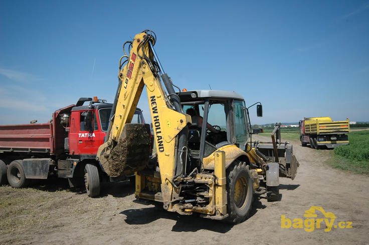 Rypadlonakladač New Holland LB 95.B firmy Zemstav Rézner