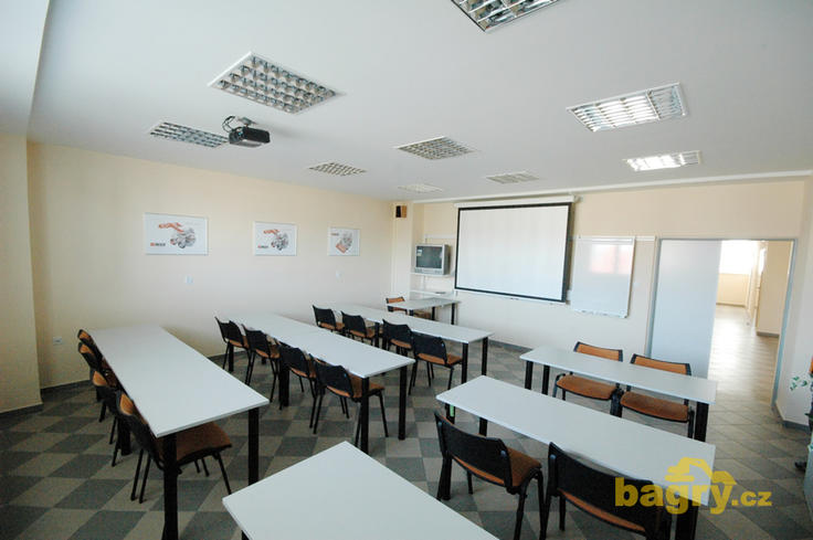Učebna a prezentační sál pro zákazníky
