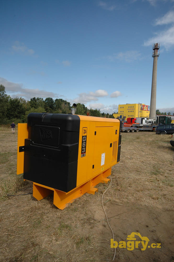 Elektrický proud zabezpečoval generátor JCB G63 Q