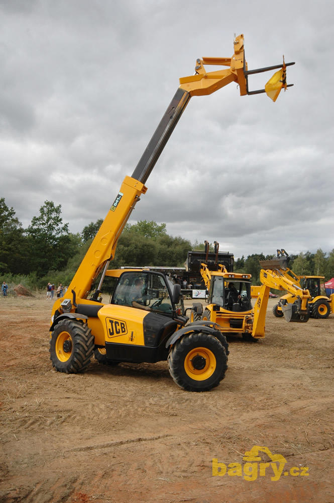 JCB 541-70