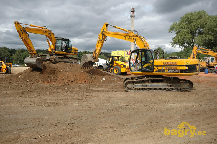 JCB JS240 NC a LC