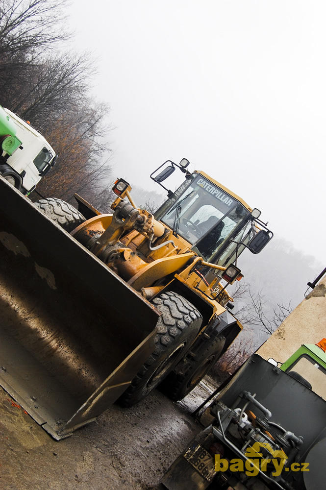 Kolový nakladač Caterpillar 950C