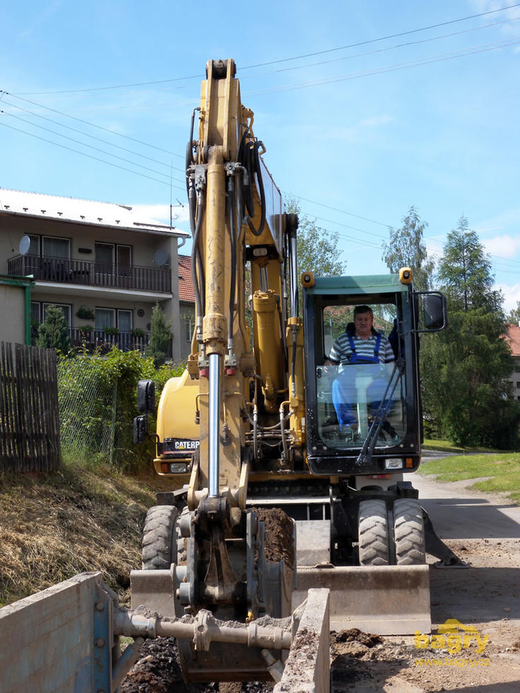 Kolové rypadlo Caterpillar M316C firmy K - elektric
