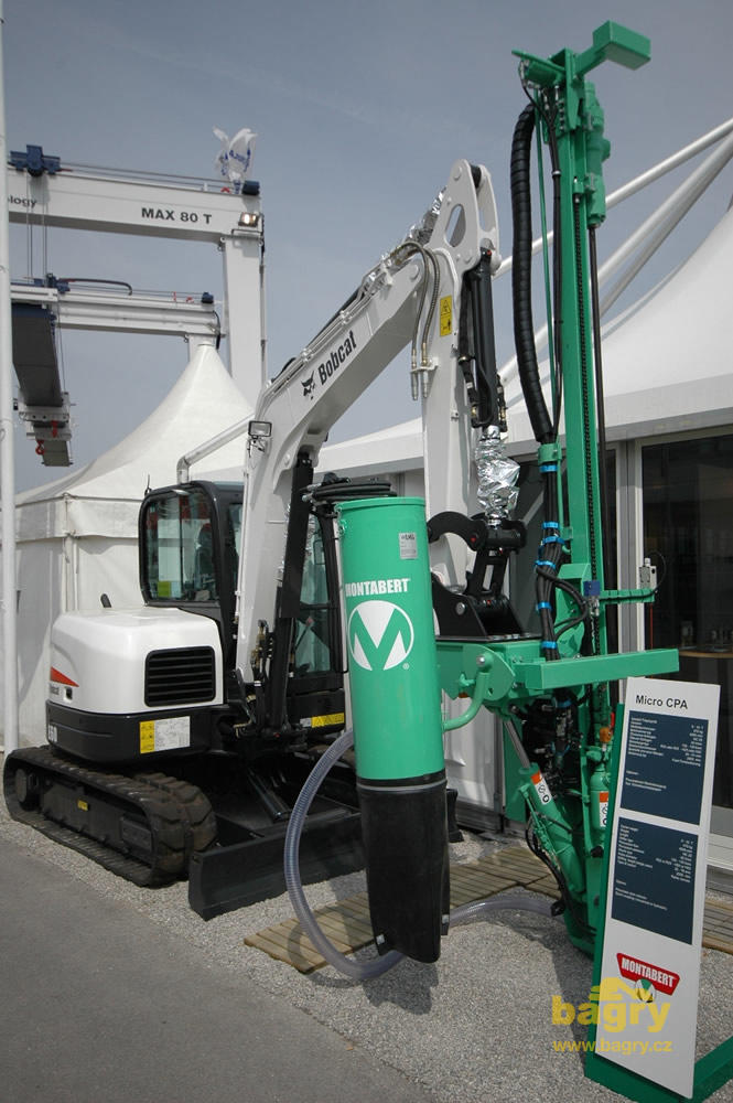 Pásové midirypadlo Bobcat E60 s vrtačkou Montabert Micro CPA