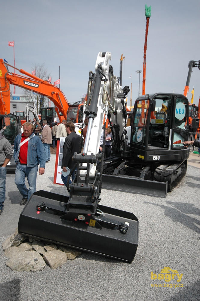 Pásové midirypadlo Bobcat E80