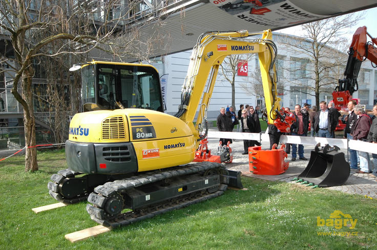 Pásové midirypadlo Komatsu PC80 MR s příslušenstvím Wimmer - Oilmaxx 250, Tiltator ODSW 2, lžíce LW 800, deska WB300, kladivo WH 8, drapák Oyster 1.0