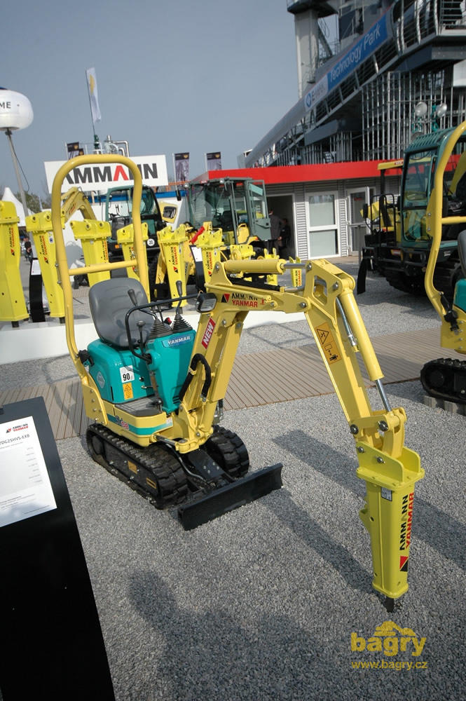 Pásové mikrorypadlo Ammann Yanmar SV08-1S s kladivem