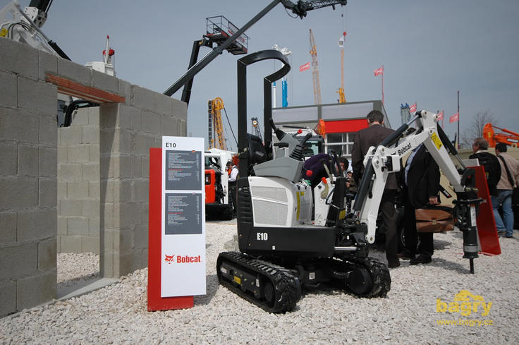 Pásové mikrorypadlo Bobcat E10