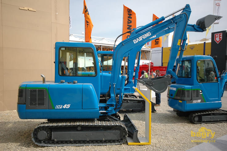 Pásové minirypadlo Daifeng DF 45