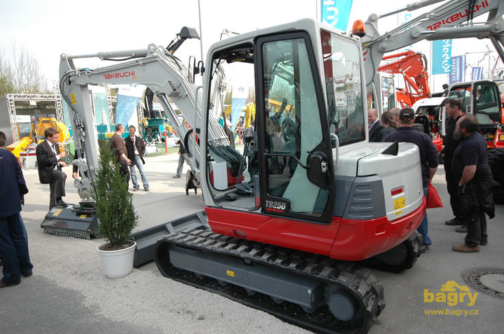 Pásové minirypadlo Takeuchi TB 250