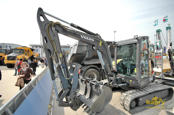 Pásové minirypadlo Volvo ECR48C