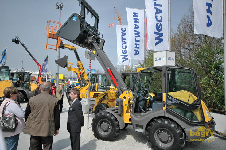 Kolový nakladač Ahlmann AX 1000