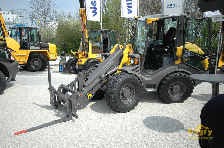 Kolový nakladač Ahlmann AX 850